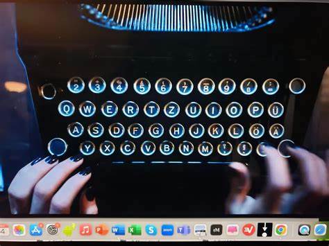 探索热门剧集《星期三》中主角使用的打字机类型,深入了解其设计背景及文化意义。本文详细介绍了打字机的历史与剧中应用,为爱好者提供全面的解析。
