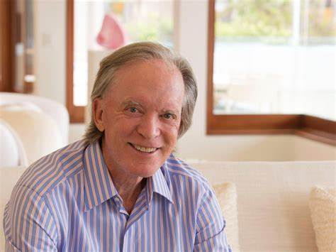 比尔·格罗斯对科技巨头在人工智能领域的巨额投入发出警告,担心过度投资可能导致股价疲软,深入探讨AI热潮背后的投资风险与市场前景。
