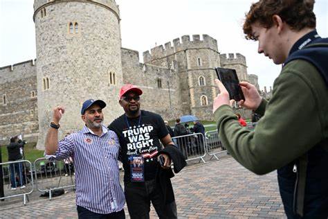 随着特朗普访英期间宣布多项技术合作计划,英国本已紧张的电力网络面临严峻考验。技术进步与能源供应之间的矛盾凸显出未来能源管理的复杂性和挑战。
