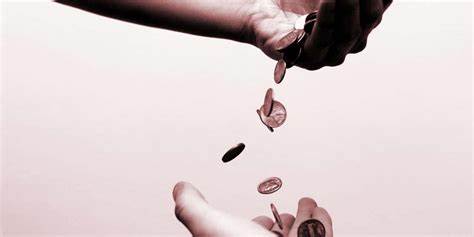 在股市中获得收益固然重要,但真正的大财富往往来自于更深层次的投资策略和商业模式。本文探讨为何仅靠股市的小额回报难以实现财富自由,以及如何通过多元化投资、创业创新和长远眼光实现财富的飞跃。
