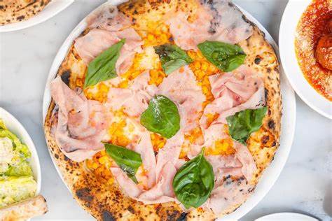 深度探索全港10間必試Pizza餐廳,從傳統意式拿坡里薄餅到創新韓式芝加哥風味,介紹各家招牌特色與獨特烘焙工藝,助你輕鬆找到最合心意的最佳Pizza選擇。
