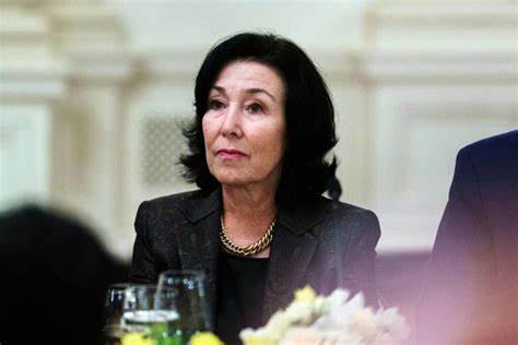 深入分析甲骨文公司成功的关键因素及其未来盈利的潜力,探讨为何投资者应考虑在当前时机实现收益。
