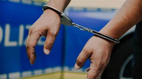 本文详细探讨了德国哈弗兰德地区发生的七人铜线盗窃案件,揭示了案件的过程、警方行动、以及铜盗窃在现代社会中的影响和预防措施,为读者提供全面且深刻的了解。
