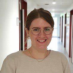 深入了解Simone Weber博士在情感与社会发展特殊教育领域的创新教学方法和研究重点,探讨其在学校预防、合作学习及特殊教育诊断中的独特贡献和实际应用。
