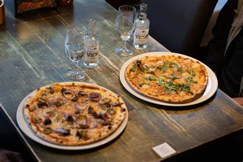 深入了解位于坦佩雷心脏地带的Bianco餐厅,感受其纯正意大利美食魅力与独特的用餐氛围,领略高品质食材与匠心工艺带来的非凡味觉体验。无论四季皆适合前往,Bianco餐厅都是意大利美食爱好者不可错过的理想选择。
