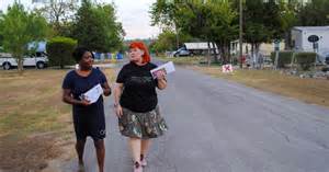 泰勒市一块原被指用于公园的土地因出售并计划建设大型数据中心而引发邻居诉讼,法院暂时叫停项目,引发对地契约束、城市规划透明度与社区参与的广泛关注
