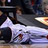 NBA球员范德比尔特在比赛中遭遇严重伤病,开放性脱位导致骨头突出,现场惨叫声引发全场震惊。本文详细分析伤情、影响及联盟反应,为球迷提供最新动态和专业解读。

