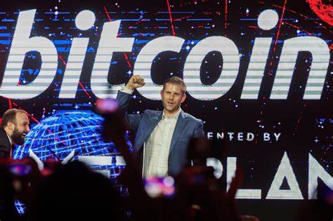 美国比特币公司在纳斯达克首次公开交易中经历剧烈波动后,股价最终上涨16%,反映出市场对加密货币挖矿行业的浓厚兴趣和特朗普家族在加密领域的积极布局,同时揭示了加密资产投资潜力与挑战并存的现状。
