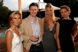 哈佛商学院2013年毕业生弗拉基米尔·阿塔马诺夫涉嫌通过校友网络实施超过四百万美元的投资诈骗,引发公众对名校光环背后金融诚信风险的关注。联邦调查局指控其利用所谓的"项目信息套利"策略吸引信任,最终成立庞氏骗局,危害投资者利益。
