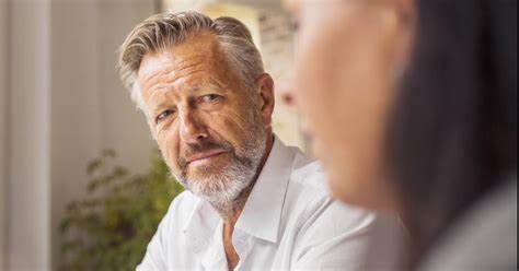 许多临近退休年龄的人士在计划退休时,最关心的问题之一是如何应对医保空档期的高额保险费用。尤其是在62岁决定退休,却尚未达到65岁医保覆盖年龄时,如何合理规划医疗保险成为关键。本文深入探讨临近医保年龄的退休日常面临的保险费用压力,及其应对策略和风险,帮助您做出明智的医疗保障决策。
