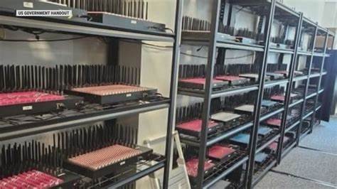 随着纽约联合国大会即将召开,美国特勤局成功破获一套庞大电信网络威胁,防止可能导致全城移动通信瘫痪的恶意攻击,展现了现代城市在通信安全领域面临的新挑战和防护手段。
