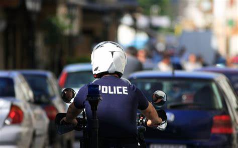 23岁乌克兰女性在美国夏洛特的地铁列车上遭遇残忍杀害,引发社会广泛关注和政治层面激烈讨论。前总统特朗普强烈呼吁对凶手判处死刑,案件涉及公共安全、精神疾病以及司法公正等多重议题。
