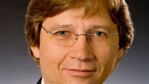 随着技术的不断发展和应用场景的不断拓展,人工智能领域的全球投资规模正在快速扩大,预计2025年全球人工智能支出将达到1.5万亿美元,掀起新一轮数字化变革浪潮。深入分析这一趋势有助于把握未来科技创新与市场机遇。
