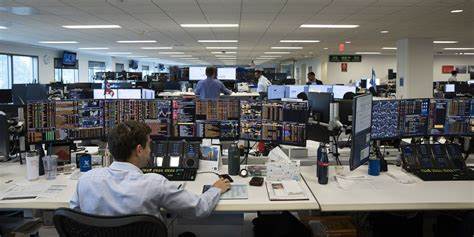 深入探讨指数基金从小众投资选择成长为全球金融市场重要力量的历程,解析其背后的机制和未来发展趋势,为投资者提供全面洞察。
