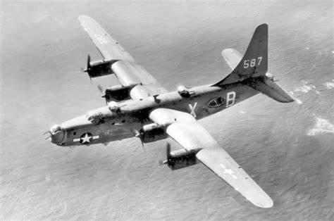 冷战时期,美国与苏联在天空中的较量异常激烈,多次美国军机被苏联击落的事件展现了那段历史中空中对抗的高度危险性和紧张局势。本文深入分析了几起重要的击落事件,揭示了冷战空域背后的复杂背景以及这些事件对国际关系的深远影响。
