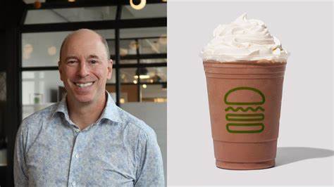 Shake Shack近期任命Michael Fanuele为首席品牌官,凭借其丰富的品牌管理和营销经验,助力Shake Shack在激烈的快餐市场中实现品牌创新与扩张。
