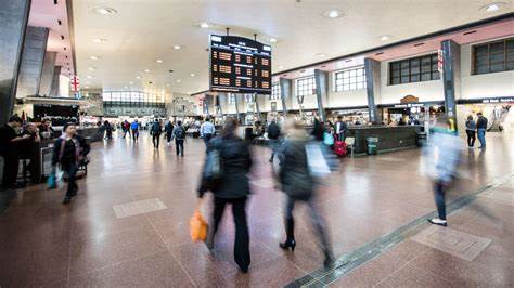 了解SNCF TER Hauts-de-France地区火车的时刻安排与票价信息,助您规划高效便捷的出行路线,享受舒适的旅程体验。本文全面解析车站选择、购票流程及优惠政策,帮助旅客掌握最新交通资讯和实用出行技巧。
