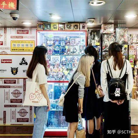 探讨KPOP周边商品的多元购买途径,帮助粉丝们了解如何通过正规渠道和平台获取心仪的产品,提升收藏体验,避免购买风险。全面介绍线上与线下的购买渠道及选购建议。
