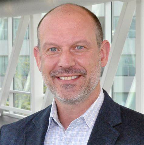 Grocery Outlet宣布任命Scott Fremont为首席供应链官,结合其在Target的丰富运输与物流经验,本文剖析任命背后的战略意义、供应链整合与扩张计划,以及对成本控制、库存管理、技术应用与门店运营的潜在影响和建议。
