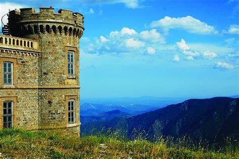 覆盖签证、交通、住宿、美食、景点、预算与安全的全面旅行指南,帮助你为2025年法国之旅做好准备并充分体验当地文化与风景
