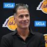 近期NBA赛场上,达拉斯独行侠与洛杉矶湖人之间的争议再次升温。独行侠方面坚决否认在奥斯汀·里夫斯的MRI检查中存在错误,而湖人教练JJ·雷迪克的指控引发了广泛关注。本文将深入分析事件背景、双方立场以及可能的影响。
