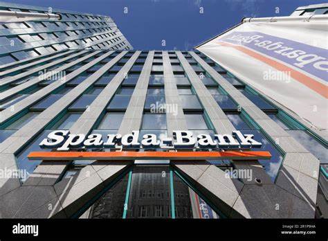 详细介绍Sparda-Bank West的历史背景、业务模式、服务范围及其在德国金融市场中的地位,帮助读者全面了解这家拥有悠久传承和稳健发展的合作银行如何满足客户需求并推动区域金融服务升级。
