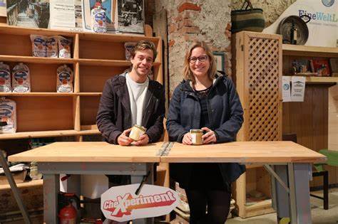 探讨40英寸电视的最新市场趋势、技术特点及选购要点,帮助消费者选择最适合的中型电视,满足娱乐和游戏需求,实现极致的视听体验。
