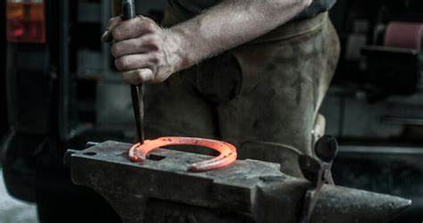 政治极端主义在全球范围内不断加剧,带来了社会分裂与对立的风险。通过神经科学的视角探讨极端意识形态者大脑的共性反应,揭示情感加工在政治极端性形成中的关键作用,为理解和缓解政治极化提供新思路。
