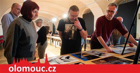 随着社交网络的发展和数字内容创作的多样化,分享业余情色照片和视频已经成为一种新的趋势。选择合适的平台不仅能保护个人隐私,还能获得更多的互动和曝光机会。本文深入探讨了业余情色内容发布的最佳平台特点、用户体验及安全性,助您找到最适合自己的展示空间。
