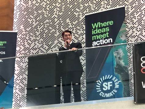 一位创业者在创立产品一年后的深刻反思,分享创业初期从兴趣驱动到创始人-市场契合、精力管理、人与关系维护等实用经验与可操作建议,有助于创业者找到方向和长期可持续的方法。
