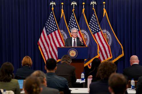 本文深入解读了美联储最新一次联邦公开市场委员会(FOMC)会议的关键决策、政策动向及其对全球经济和金融市场的深远影响,帮助读者全面了解美国货币政策走向与劳动力市场变化。
