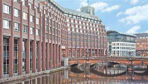 详细介绍位于汉堡港口及其周边的多家特色酒店,覆盖地理位置、设施亮点、交通便捷性、适合人群与订房建议,帮助读者根据需求选择最合适的住宿并规划港口及城市观光行程。
