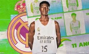 皇家马德里篮球俱乐部迎来了一位令人瞩目的年轻天才 -  - 年仅11岁的马里巨人穆萨·巴拉·特拉奥雷,凭借其惊人的身高和潜力,成为篮球界的焦点。这一签约不仅展示了皇家马德里对青训人才的重视,也预示着非洲篮球新星走向世界舞台的可能性。
