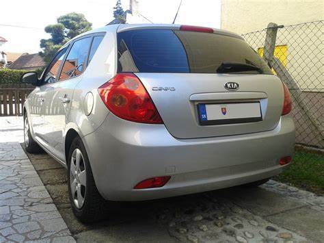 全面剖析起亚Venga 2010款的设计理念、动力表现和用户体验,结合真实车主评价,揭示这款小型MPV在城市生活中的实用价值与驾驶乐趣。
