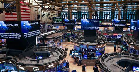 解析在美政府停摆与经济数据交织背景下,制药股为何成为市场避风港,解读债市、美元、黄金及美联储预期的联动影响,并给出长期与短期投资者的策略建议。
