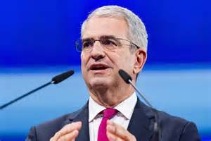 雀巢公司日前因CEO隐瞒与下属的恋情而引发管理层剧变,事件凸显企业内部治理和职业道德的重要性。这一事件不仅引发舆论关注,更对跨国企业的管理机制提出了新挑战。
