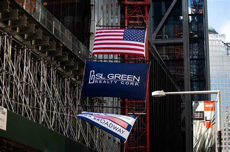 随着纽约市可能选出年轻的民主社会主义者担任市长,SL Green Realty股价受到显著影响。然而,这种市场恐慌背后隐藏着有吸引力的投资机会,对于关注曼哈顿房地产市场的投资者而言,这正是布局优质资产的关键时机。
