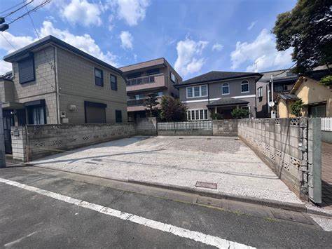 詳しく分かりやすく解説する足立区竹ノ塚エリアの駐車場ガイド。One Park竹の塚第1の立地、利便性、周辺施設との関係、料金や支払い方法の確認ポイント、駐車時の安全対策や混雑回避の実用的アドバイスを網羅。竹ノ塚で車を使う人に向けた実践的な情報を提供
