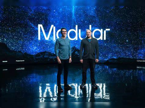 Startup Modular近期成功完成2.5亿美元融资,旨在通过创新的软件解决方案打破英伟达在人工智能和高性能计算领域的垄断格局,推动产业生态多元化和技术升级。本文深入探讨Startup Modular的战略布局、技术优势及其对行业格局的潜在影响。
