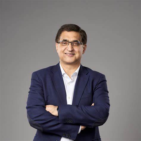 随着人工智能技术快速融入各行各业,企业在应用AI时面临的网络基础设施挑战日益突出。如何在现有网络框架基础上优化升级,实现高效、低延迟且具备高度韧性的AI就绪网络,成为推动数字化转型和提升竞争力的重要前提。本文深入探讨打造AI就绪网络的核心要素及落地路径,为企业智能化转型提供切实可行的指导。
