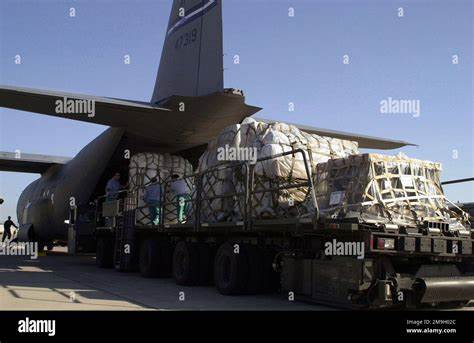 回顾2001年9月11日事件发生后,Slashdot在全球信息需求激增时如何调整系统策略、克服技术瓶颈,确保信息畅通无阻,为用户提供及时可靠的新闻交流平台。
