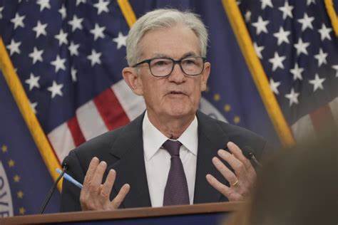 2025年美联储首次降息后,美国股市应声上涨,标普500指数创新高,市场对未来经济走势充满期待。本文深入分析降息背景、影响及未来趋势,为投资者提供有效参考。
