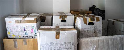 通过一次搬家经历,将生活中的打包、标记和寻找遗失物品的过程比作安全日志与检测策略,提供实用方法帮助构建可见性、减少误报、提升事件响应与威胁狩猎能力,兼顾治理与成本权衡。
