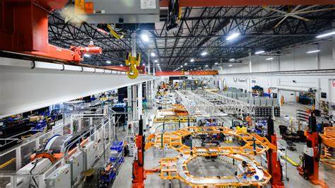 随着全球能源需求持续增长,核聚变作为一种潜在的清洁且高效的能源解决方案,正获得大量资金支持和产业关注。尽管目前尚无商业核聚变发电厂实际运转,但相关企业通过前瞻性项目和合作协议,逐步构建起未来能源版图,引发行业内外的高度期待与激烈讨论。
