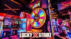 随着Pinstripes控股公司申请破产保护,幸运击球娱乐公司积极响应行业挑战,向受影响的客户和前员工提供多方支持,展示了娱乐行业在逆境中的坚韧与合作精神。通过优惠策略和招聘机遇,幸运击球不仅彰显企业责任,也为行业未来发展注入新动力。本文深度解析幸运击球的援助措施及其背后的行业影响。
