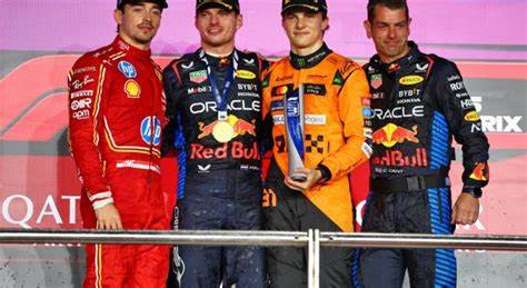 深入探讨2026年一级方程式赛车的最新动态,从车队阵容变化到技术革新,解析新赛季的竞争格局及赛道风云,剖析车手表现与未来趋势。
