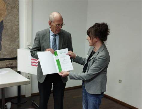 深入介绍德国不来梅家族研究协会,揭示家族史研究的重要性与方法,指导读者如何通过多种资源追溯祖先,探索家族历史与迁徙故事。
