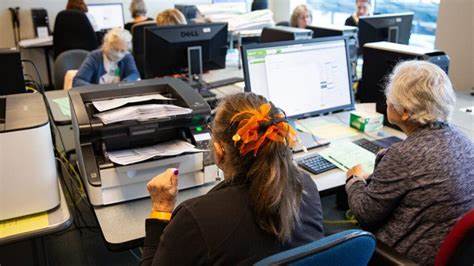 随着就业市场的停滞和老龄化职场压力的增加,很多X世代人士通过自主创业找到了解决就业难题的新途径,本文深入探讨了他们的转型经历及未来趋势。
