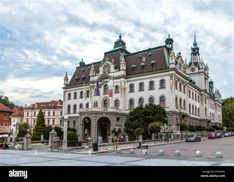 介绍卢布尔雅那大学的历史沿革、学术实力、研究与国际合作、校园生活与申请策略,帮助未来学生与学术伙伴全面了解这所在欧洲中部具有重要影响力的大学。

