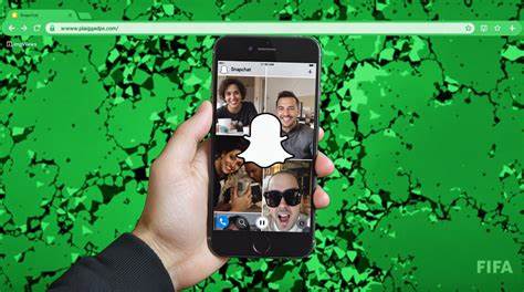 随着社交媒体的不断进化,Snapchat推出了网页版,打破了只能通过手机应用访问的局限。本文详细讲解如何通过网页版使用Snapchat的各项功能,帮助用户轻松在电脑端发送照片、视频及消息,提升社交体验。
